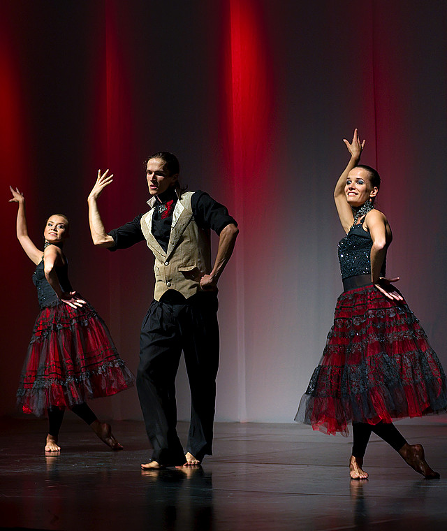 Królewskie Arkady Sztuki - Teatr Tańca Współczesnej Choreografii D.O.Z.S.K.I. z Mińska - Zdjęcie 15 z 37